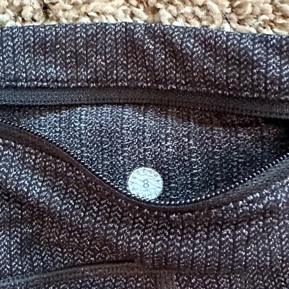 Lululemon athletica size 8 women’s leggings EUC, grey print - Picture 5 of 5